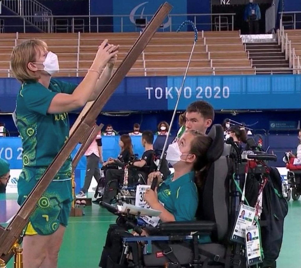 Jamieson with her Mum in competition at the Tokyo Paralympics (Photo: Supplied)