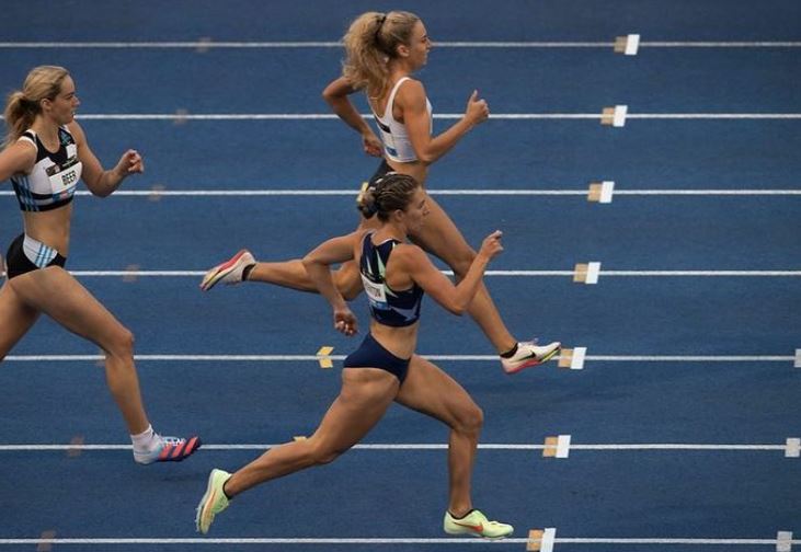 Jess Thornton during the closing stages of the women's 400m final at the 2022 Australian Track and Field Championships.