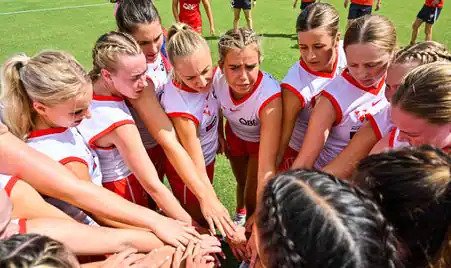 Swans AFLW players in a huddle