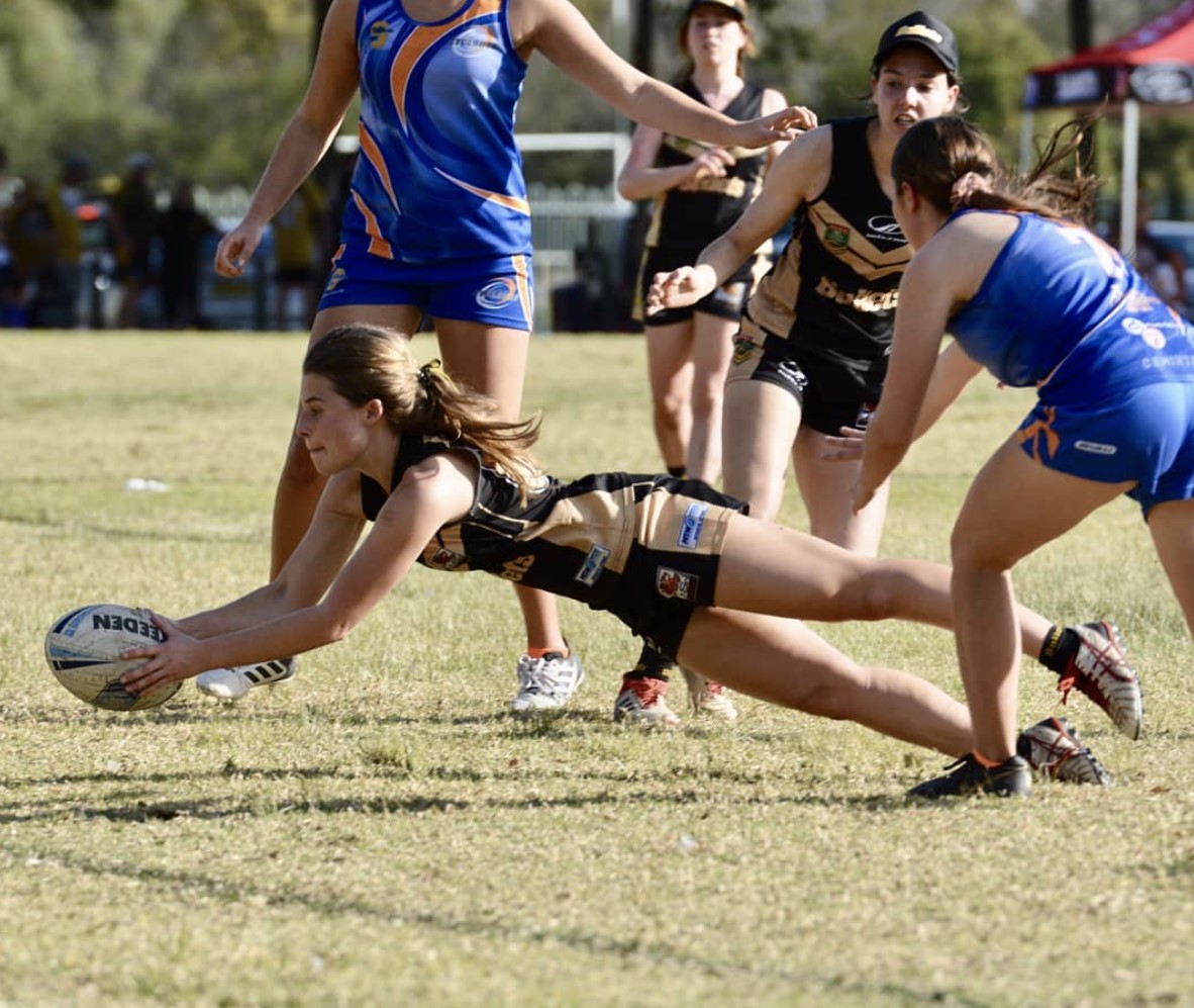 Anna Camilleri scores a try for the Bullets in Round 11