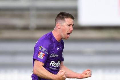 Tom Rogers celebrates a wicket for the Hobart Hurricanes during BBL|11 // Getty Images - Steve Bell