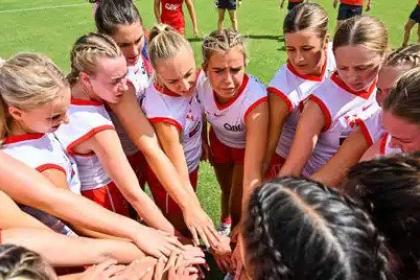 Swans AFLW players in a huddle